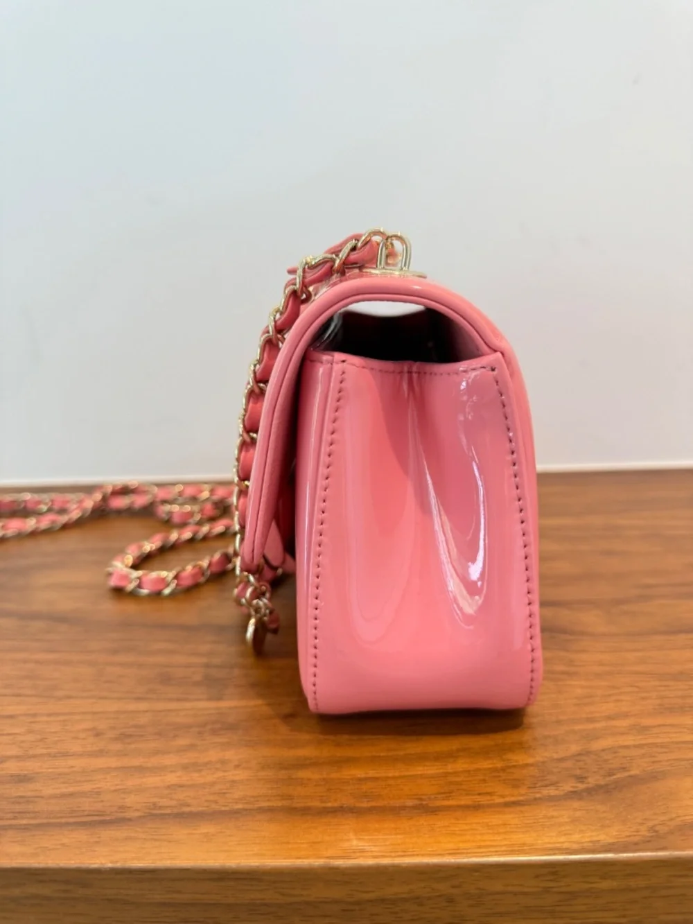 LIKE NEW Chanel Patent Calfskin Small Camellia Single Flap Pink Pre-Owned